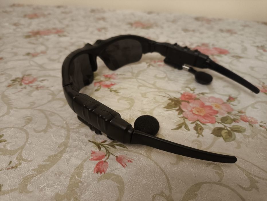 Солнцезащитные очки с наушниками