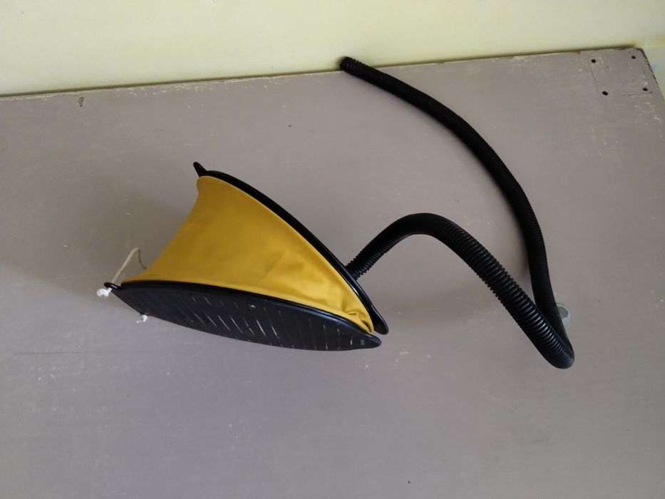 Крачна помпа за надуваеми лодки, басейни, дюшеци, плажни топки и други