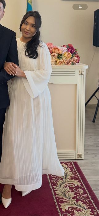 Белое платье капроновое