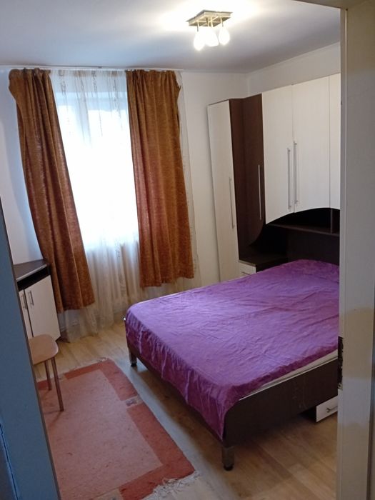 Închiriez apartament 3camere