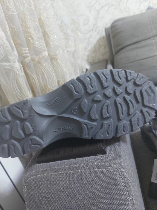 Продам спец обувь