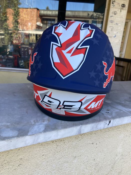 Нова детска каска RedBull