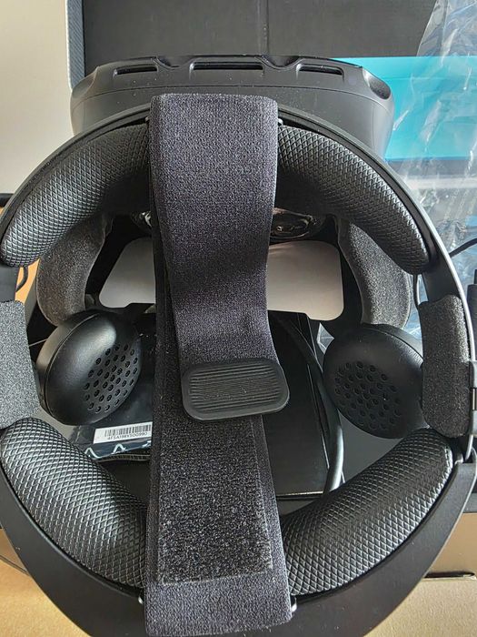 HTC Vive Cosmos Elite VR