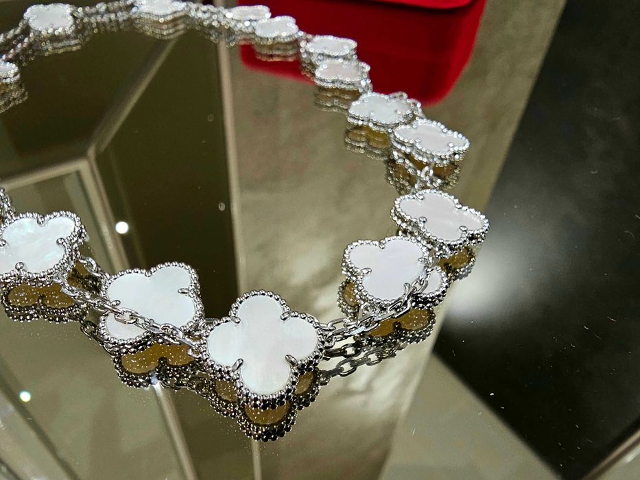 Van Cleef & Arpels VCA Silver Mother 20 Motifs Alhambra Дамско Колие