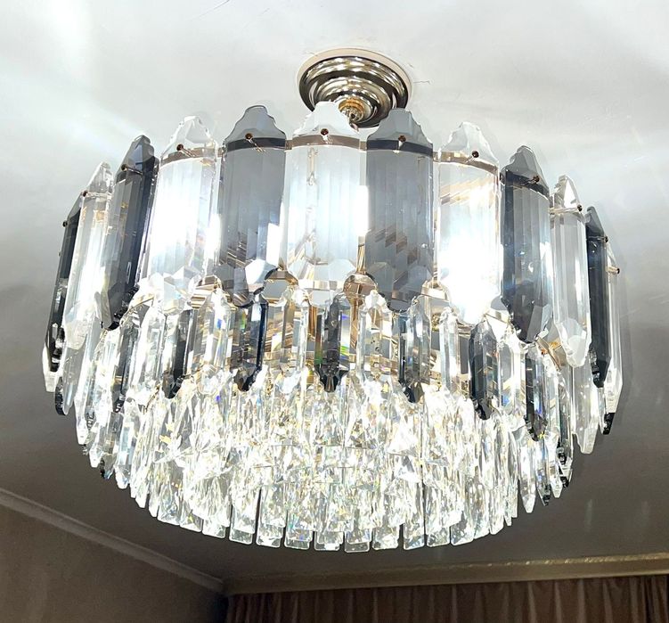 Продается люстра диаметр 60. В новом состоянии.