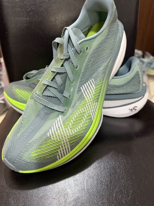 Adidasi noi Under Armour