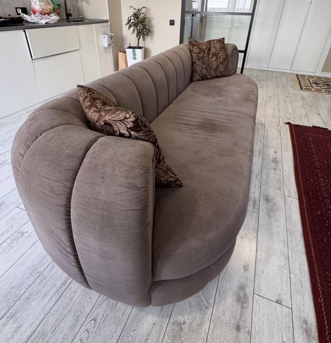 Продам недорого ДИВАН в гостиную