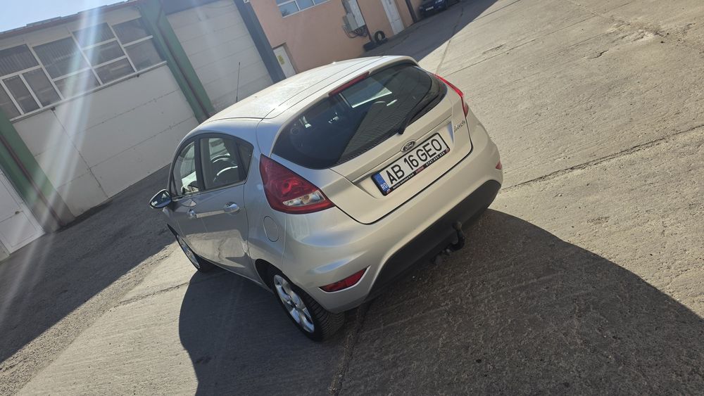 Ford fiesta titanium 1.6 euro 5