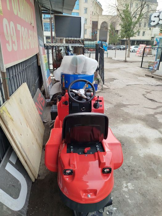 Мини погрузчик, фронтальный, полный привод.