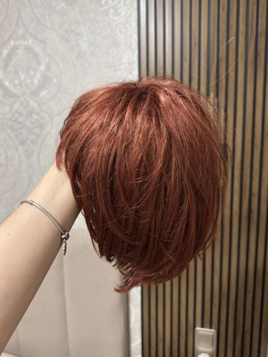 Парик огненного цвета