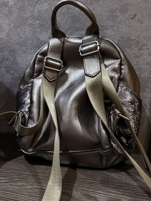 Продам рюкзак красивый