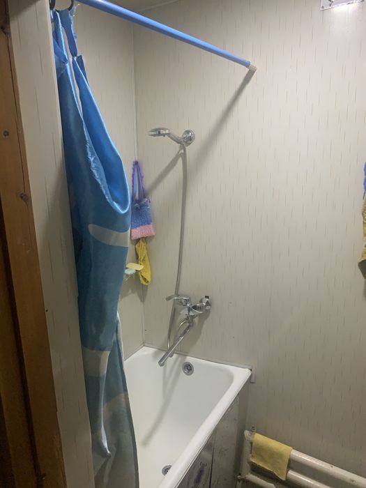 Uy sotiladi 2 xonali 3 xona qilingan Qo’shimchalari bor