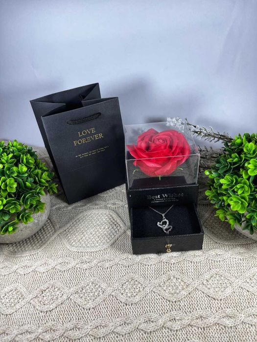 Луксозна кутия с вечна роза и колие по избор нов подаръчен комплект