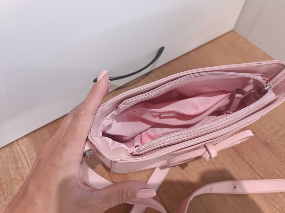 Малка розова чантичка