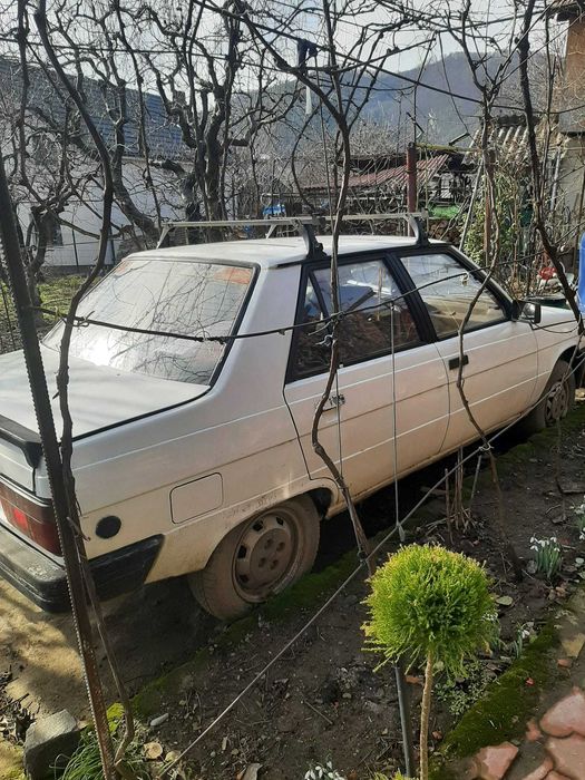 Vând 2 mașini Renault – stare foarte bună, preț avantajos