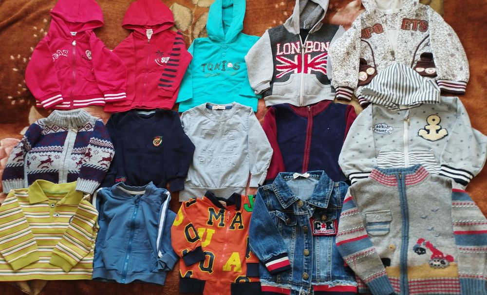 Продам костюмы, куртки