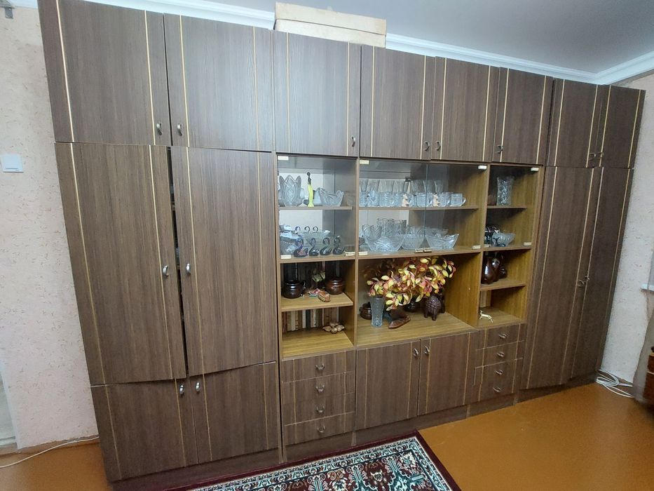 СРОЧНО! Продам стенку 600 000 сум + тумба для телевизора в подарок