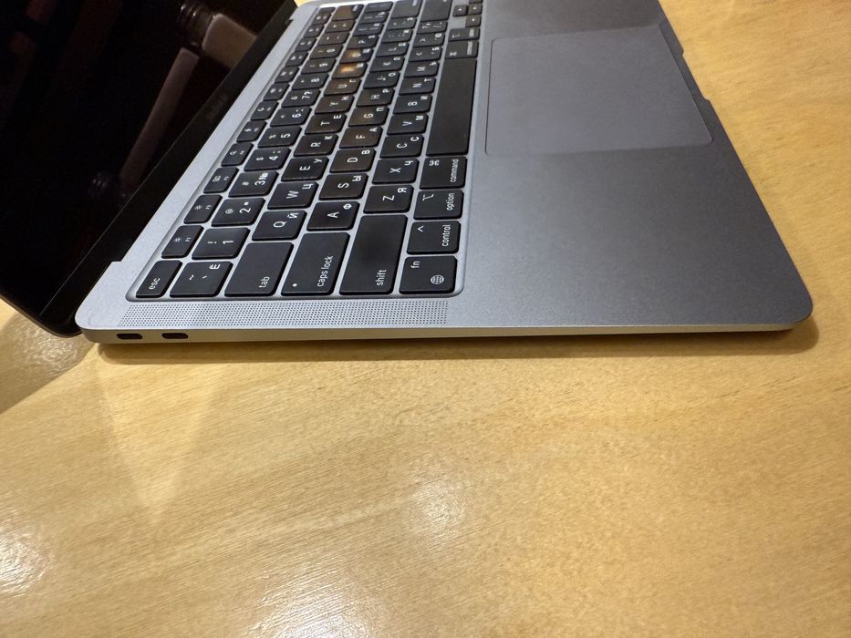 MacBook Air M1 8/256 95% в идеале (торг)
