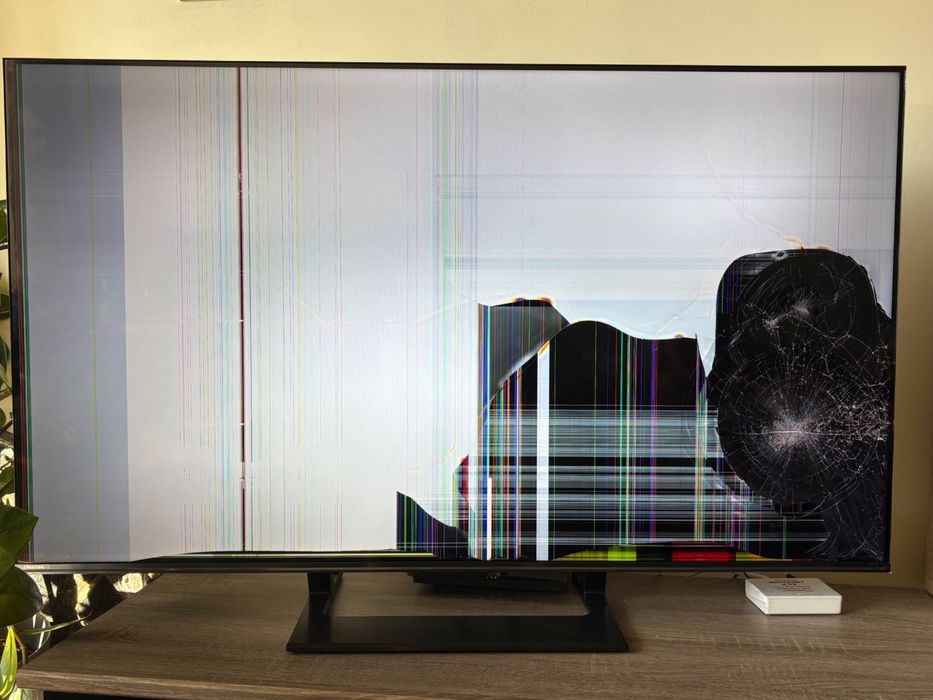 ULED Smart TV 50” Hisense 50U7Q – за части / счупен дисплей