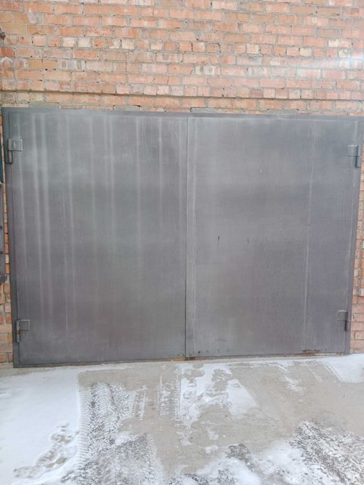 Продам гаражные утепленные ворота.