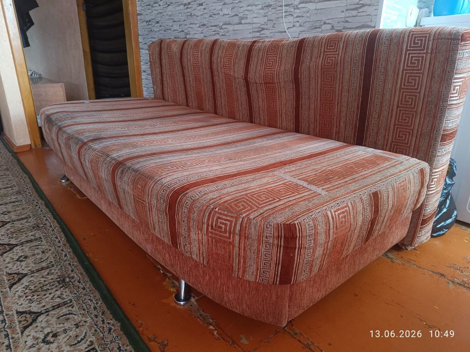 Продам срочно диван