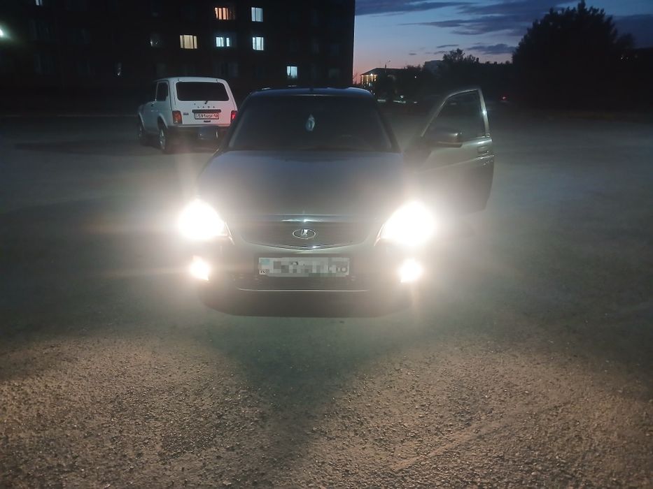 Продам ладу прирору хэчтбек 2