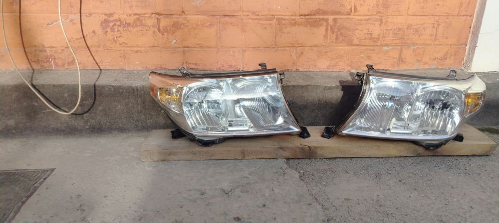 Фары на land Cruiser 200