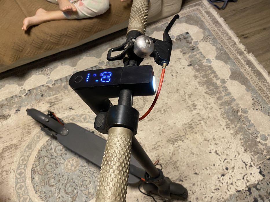 Продам электросамокат Xiaomi M365