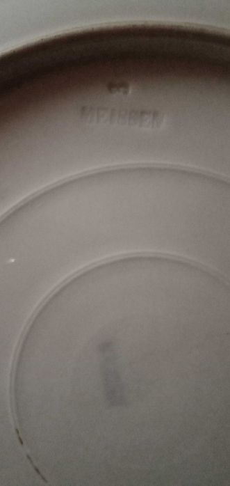 Продаётся антикварное блюдо Meissen.