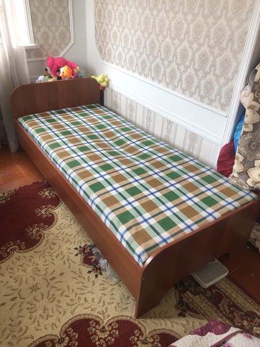 Продается кровать с матрассом