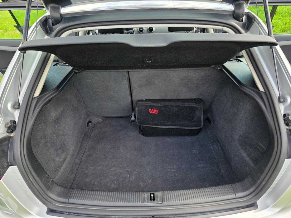 Audi A3 2010-1.6- (90кс)