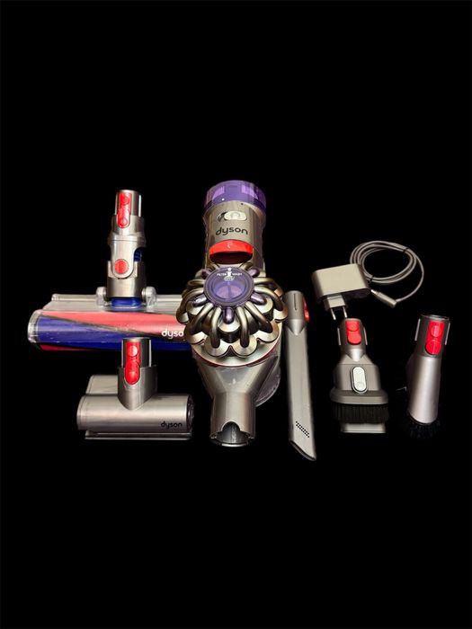 Aspirator Dyson V8 Advanced SV25, model 2023 - stare excelentă