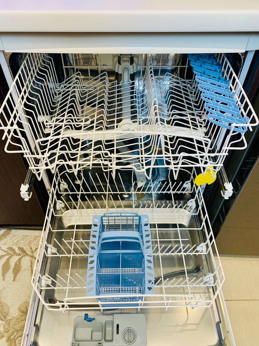 Свободностояща съдомиялна Indesit IDL 600
