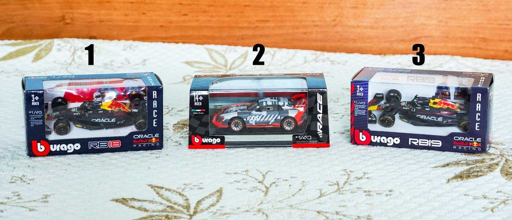 Колички 1/43 - Red Bull, Audi