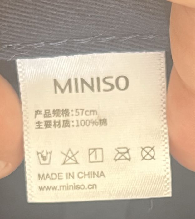 Кепка от бренда miniso