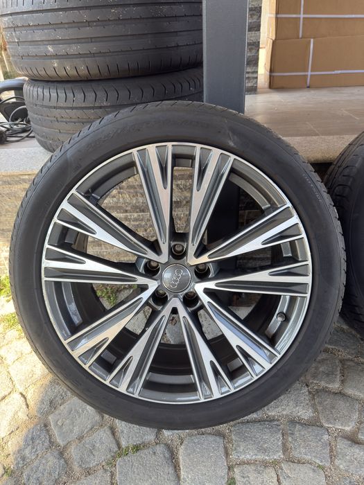 Оригинални джанти Audi 20 цола + летни гуми Pirelli