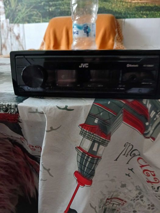 Авто касетофон JVC/bluethooth и баскаса thunder 12, запазени!