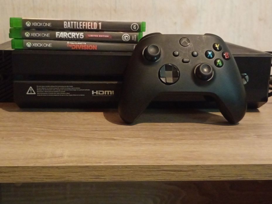 Xbox one 500gb с няколко др неща