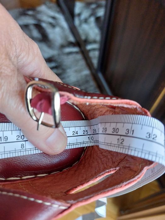 много красив комплект-сандали естествена кожа и чанта