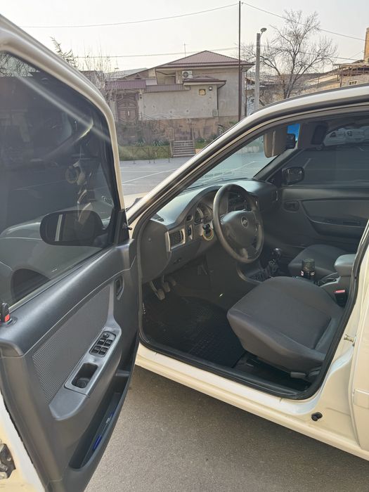 Nexia 2 donc 1.6 sotiladi