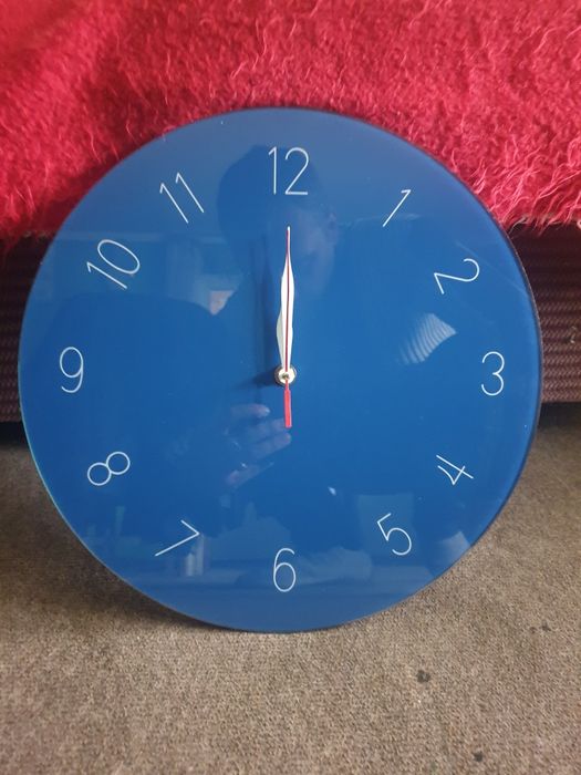 Стенен часовник голям стъклен.