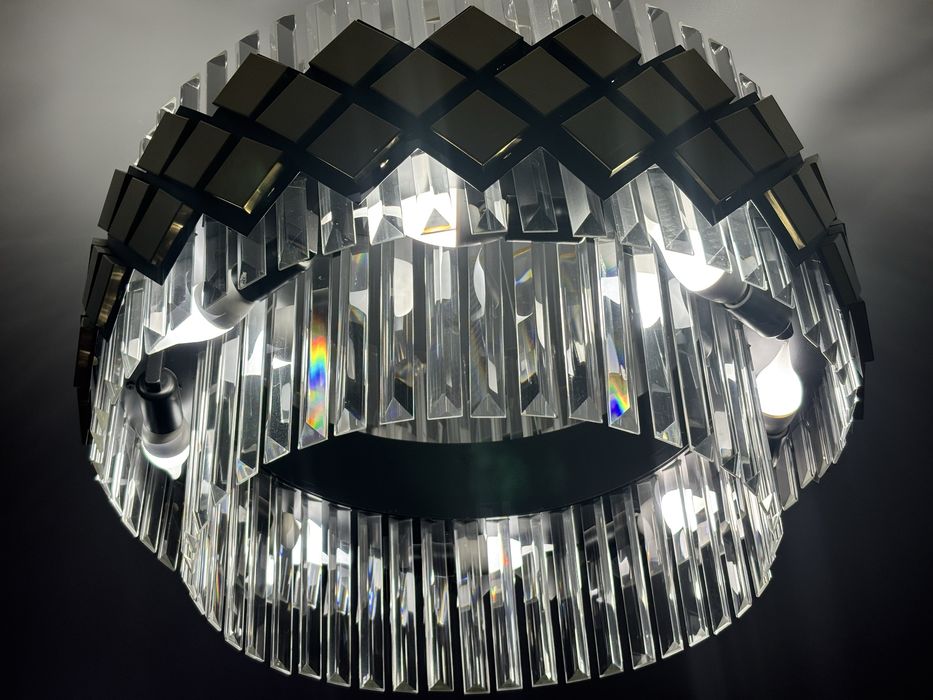 Продам люстру в гостиную