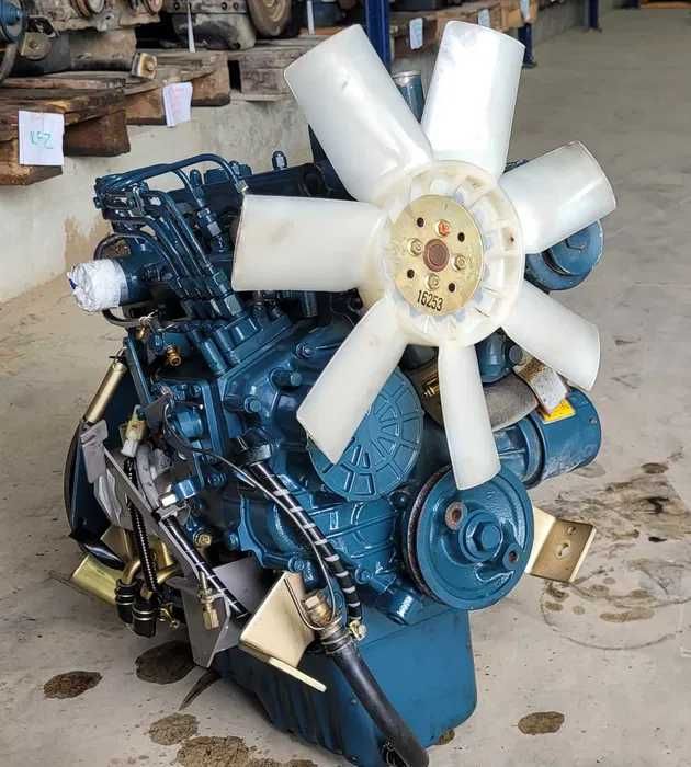 Motor Kubota V1505 4 cilindri pompa injectie injectoare alternator pompa ulei pompa apa motor diesel complet
