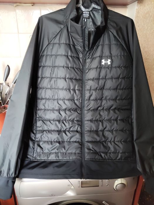 Оригинално мъжко яке (Under armour).