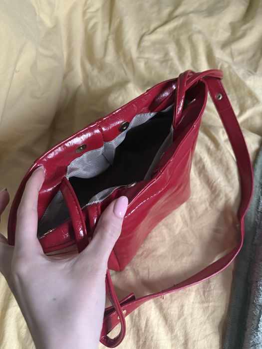 Женская сумка красная