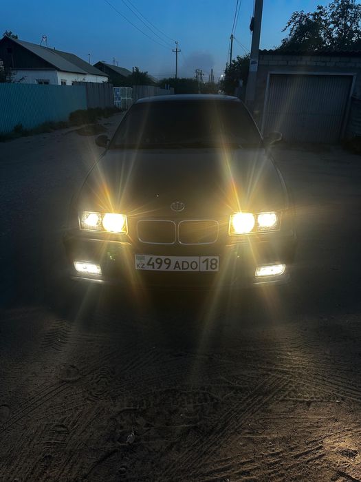Продам машину BMW 320