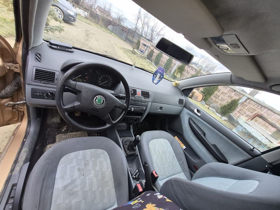 Vând skoda fabia 1.4 benzina an 2002