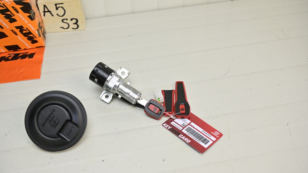 Set chei contact cu buson rezervor pentru GasGas ES/SM 700 2020–2024