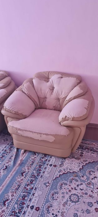 Продам диван и два кресла