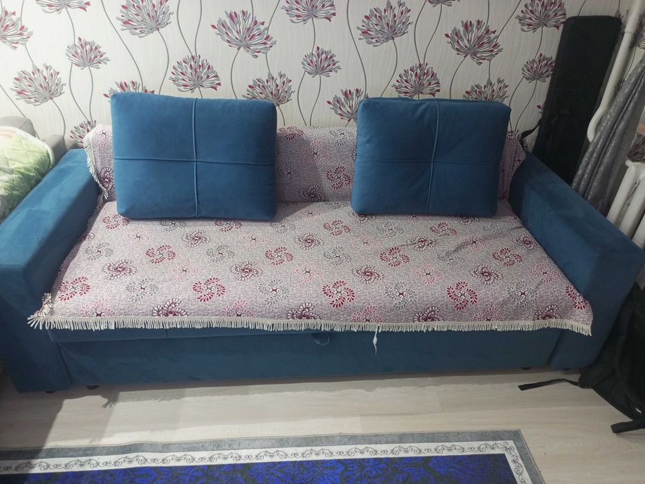 Диван и стол обеденный